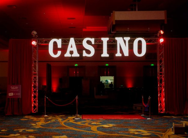 casino party decorations